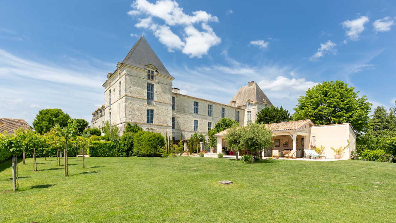 large villas chateau rent france