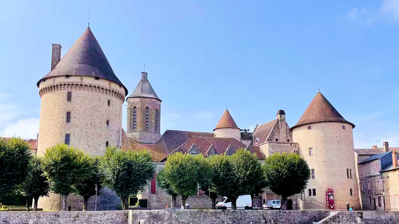 cheap long term rentals france 1320