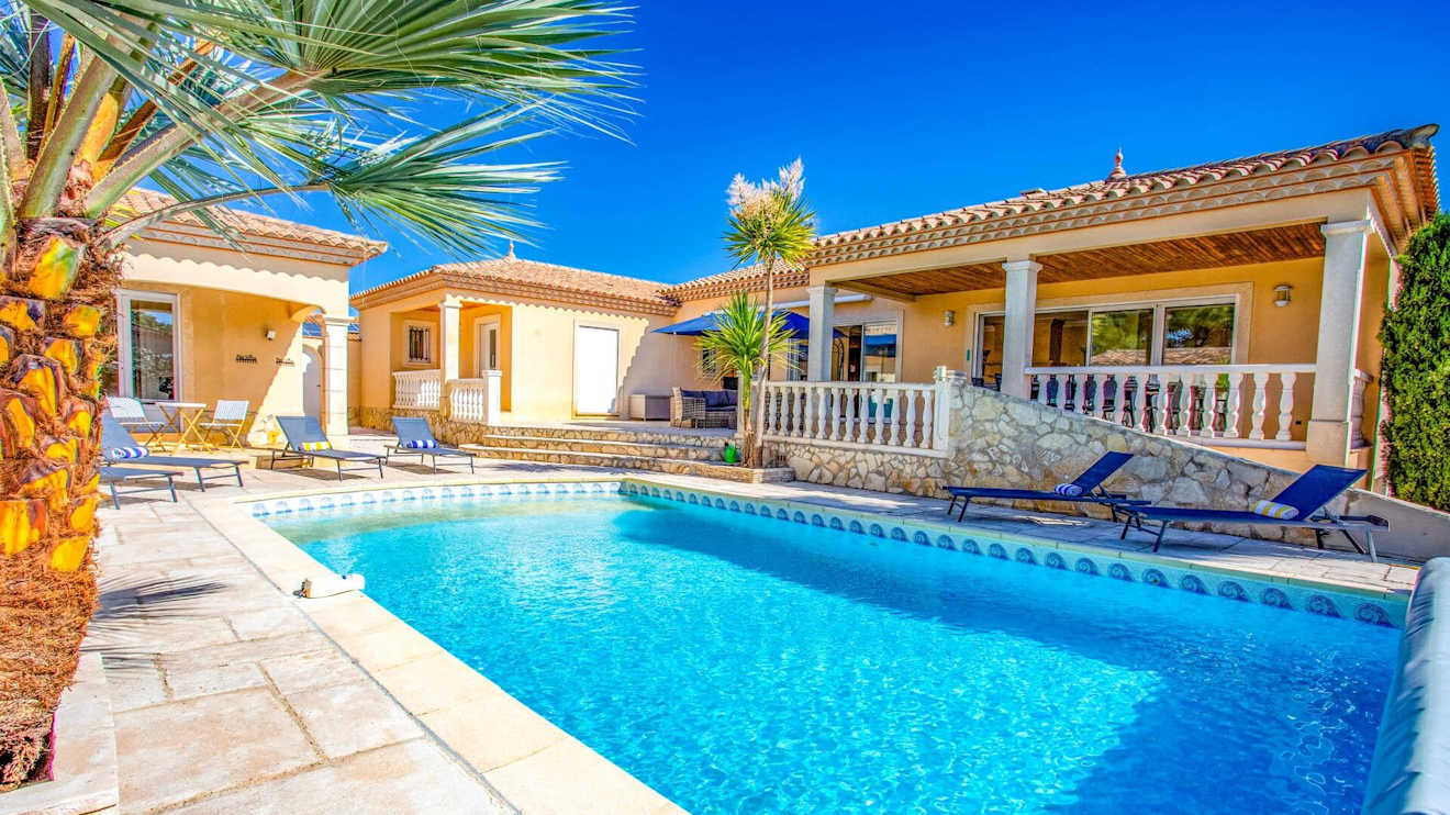 Pinet villa for rent near the beach in France