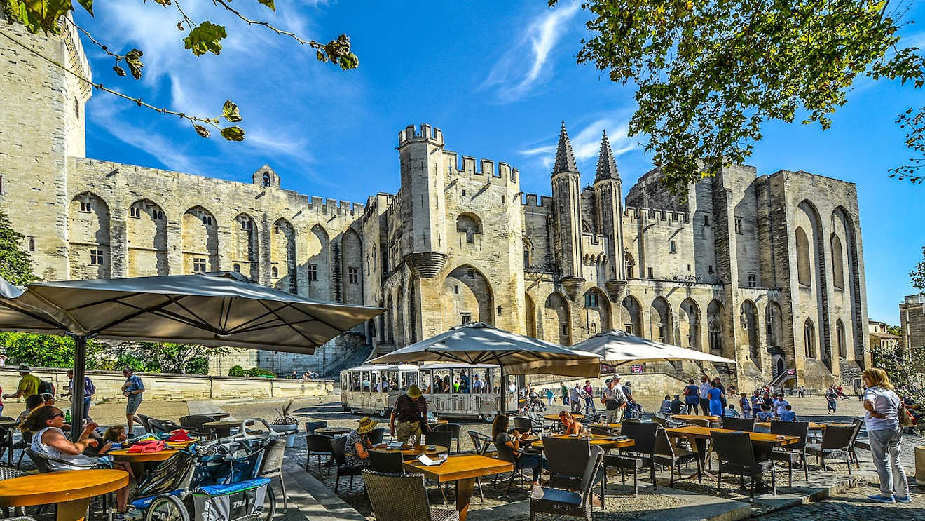 avignon france palais papes