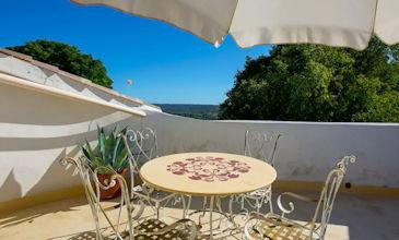 Uzes monthly apartment rentals South France sleeps 4