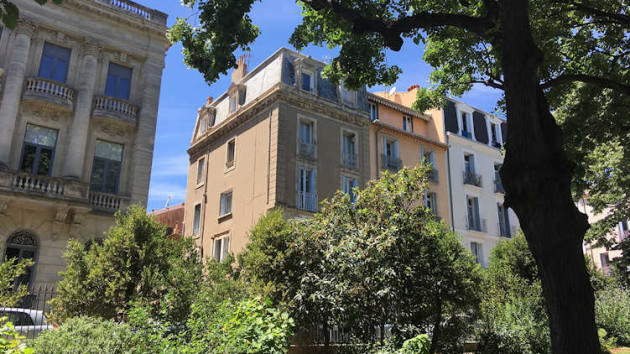 Central Beziers apartment to rent France