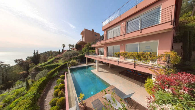 Beach house rentals France