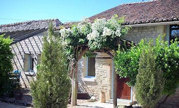 Les Coindries cottage for long term rent Loire Valley France