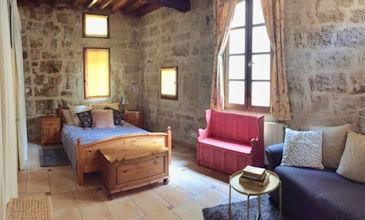 Pezenas 2 bed stone cottage for long term lets in South France
