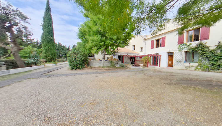 Domain du Pin cheap houses to rent in South France sleeps 2