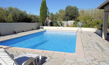 Nizas villa for long term rentals France near Pezenas