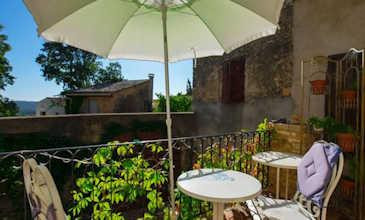 Provence monthly apartment rentals South France sleeps 2
