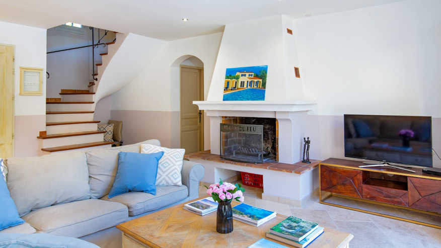 Vaste salon ouvert sur la mer – Villa des Flots